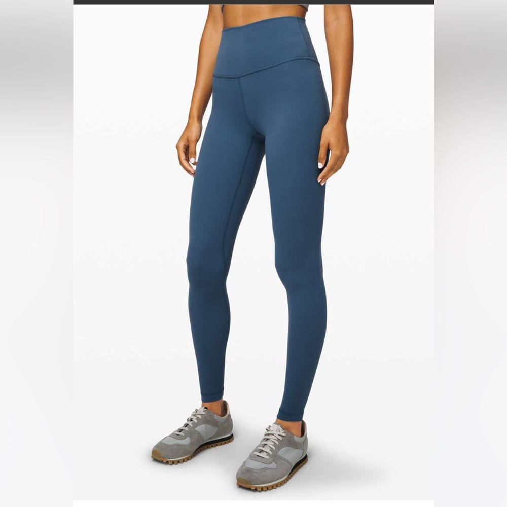 Size 8 EUC wunder under Persian blue leggings